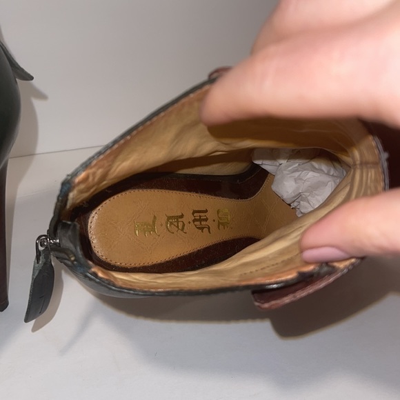 L. A. M. B. high heel ankle boots Size 8M In Excellent Condition - Picture 11 of 12